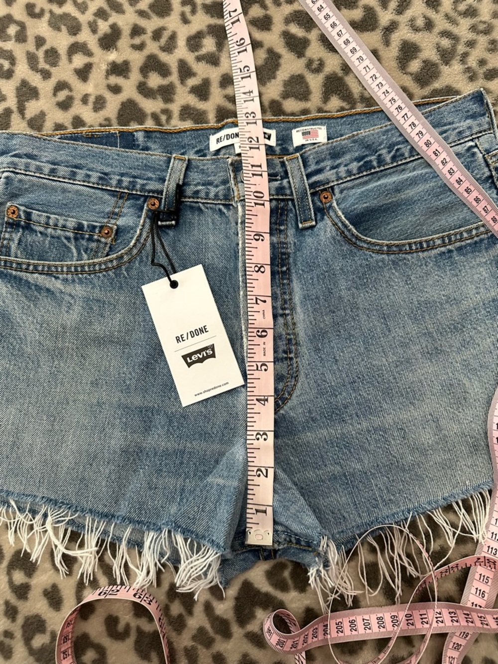 Levi's RE/DONE High Waisted Button Fly Cutoff Jean Shorts in Blue Wash Size 28 - Picture 15 of 17